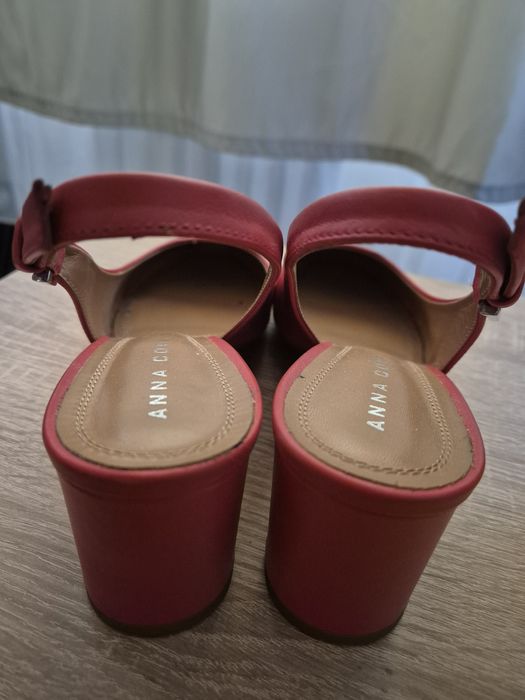 Pantofi cu toc mic nr 38!