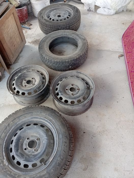 Диски на аудио б4 вместе с резиной