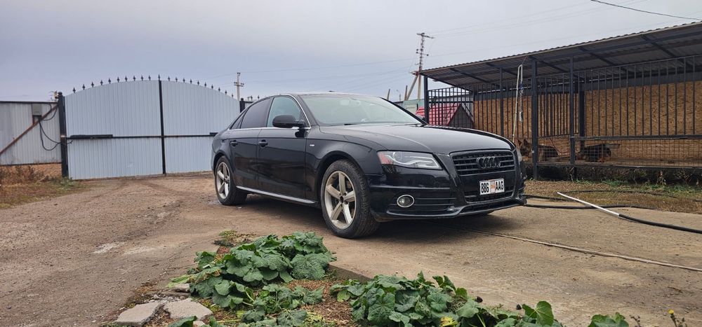 Автомобиль Ауди А4 В8