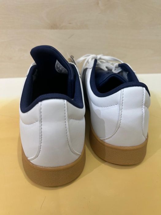Продам новые кроссовки Adidas оригинал