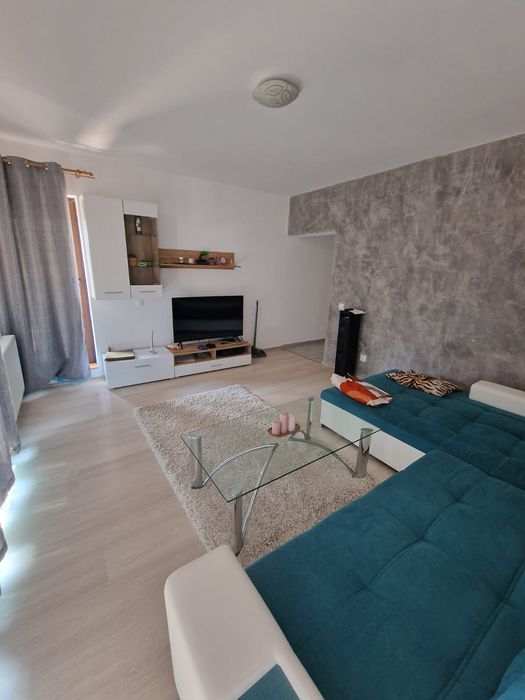 Închiriez apartament cu 3camere
