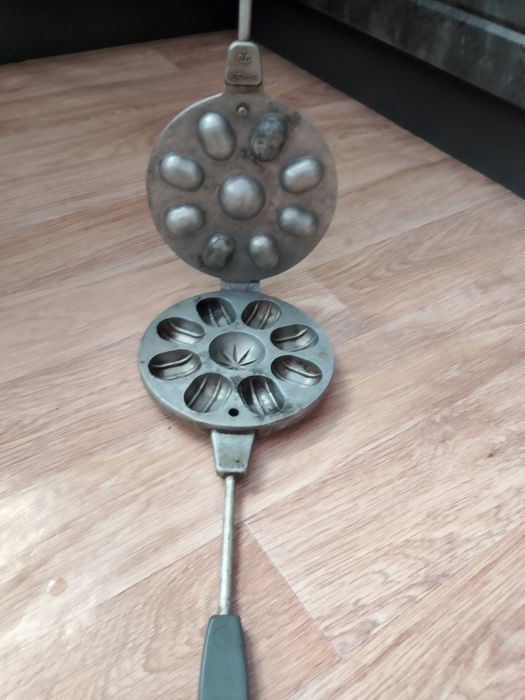 Продам орешницу старую