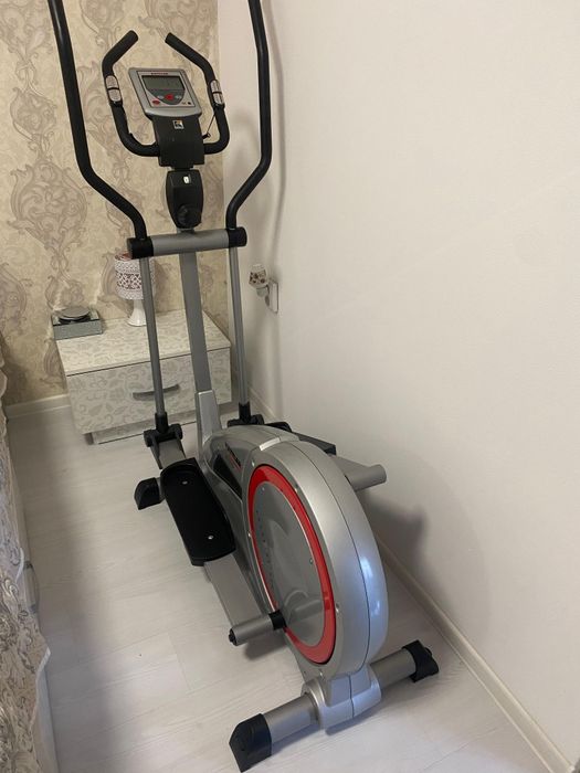 Vând bicicleta eliptica