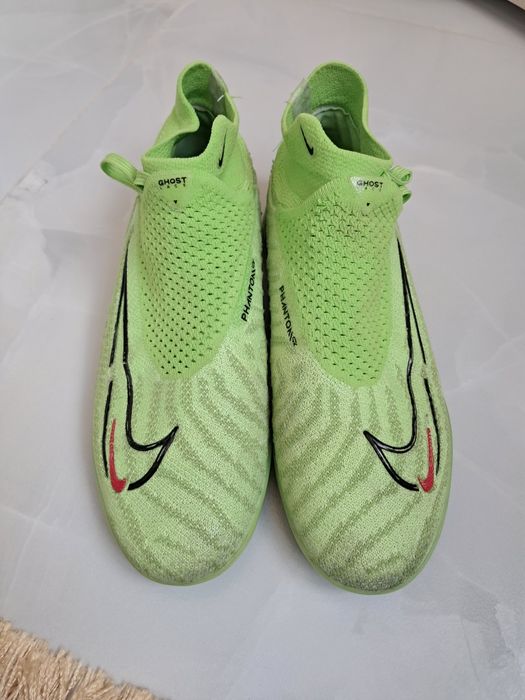 Футбольные бутсы Nike PHANTOM