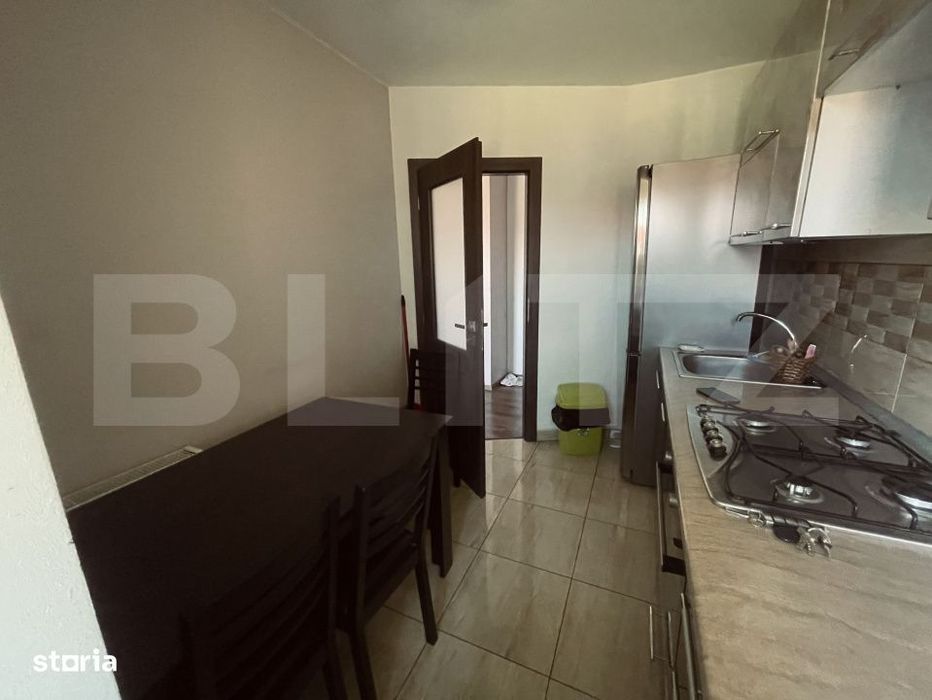 Apartament cu 3 camere, 72 mp, cu parcare, in zona Eroilor.