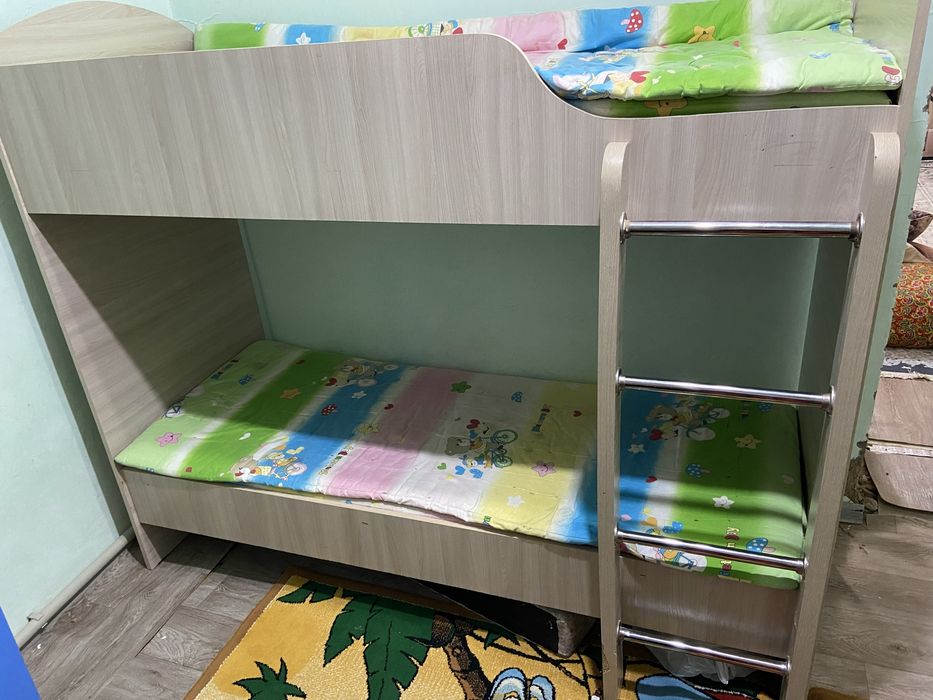 двухъярусная кровать