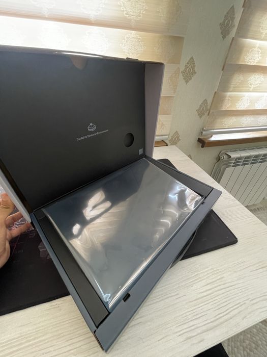 Asus Zenbook 14 Ultra 5 225h