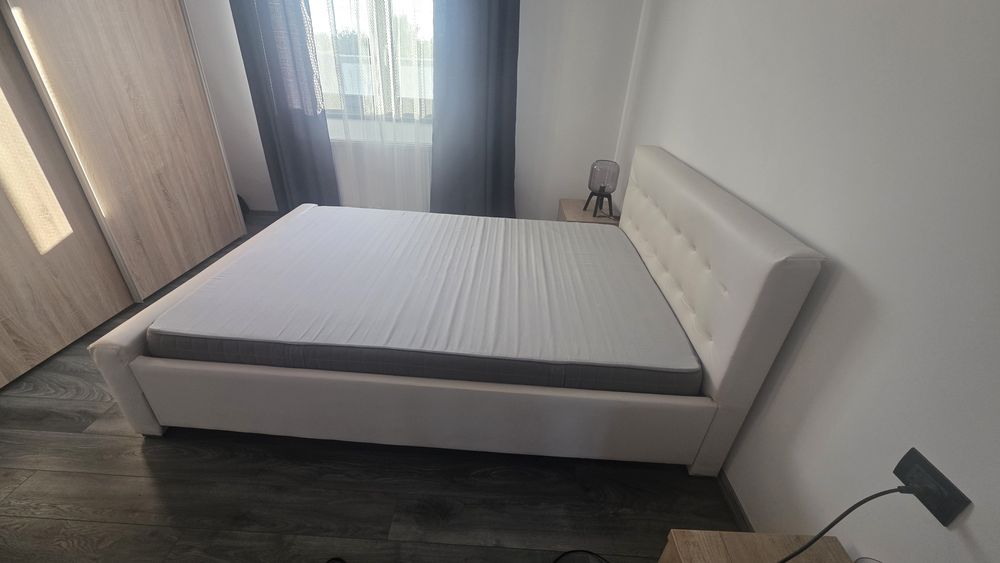 Pat tapițat alb 140x200 cm + Saltea și Somieră incluse – Bacău