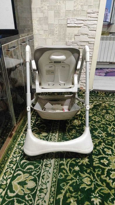 Продаю стульчик для кормления.