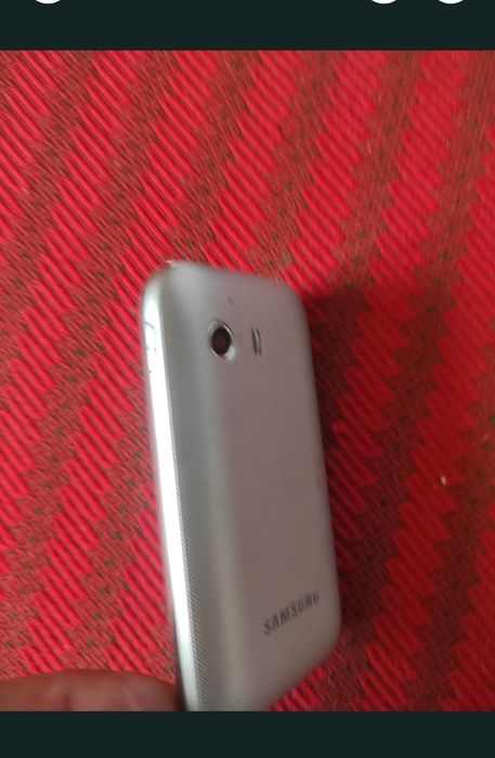 Telefon Samsung cu touchscreen și camera video. 
Mic robust și foarte practic.
Vindem aceste telefoane la prețul celor de piese de schimb.