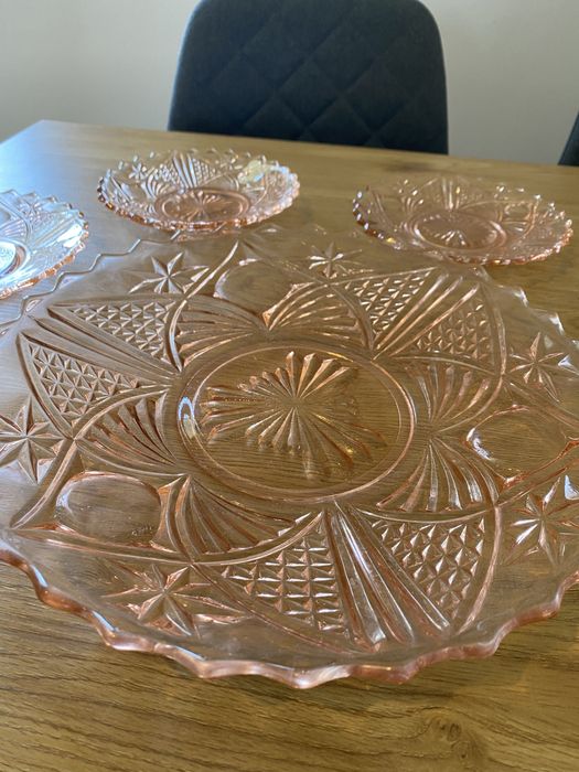 Стъклен комплект плато и десертни чинии