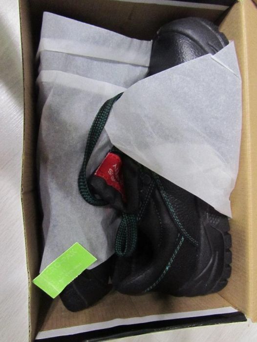 Работни обувки с бомбе