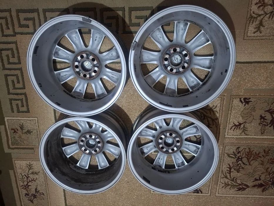 Продам оригинальные диски TOYOTA AVENSIS R16