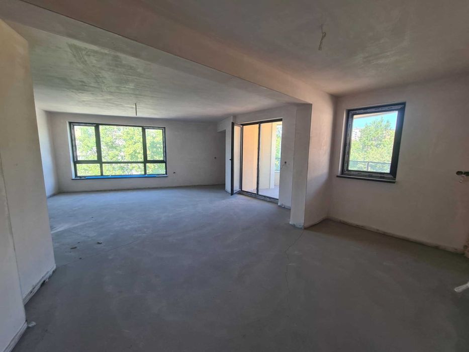 Продава се Тристаен апартамент в Хасково, Училищни - 112 кв.м за 1200 €/кв.м - Снимка #1