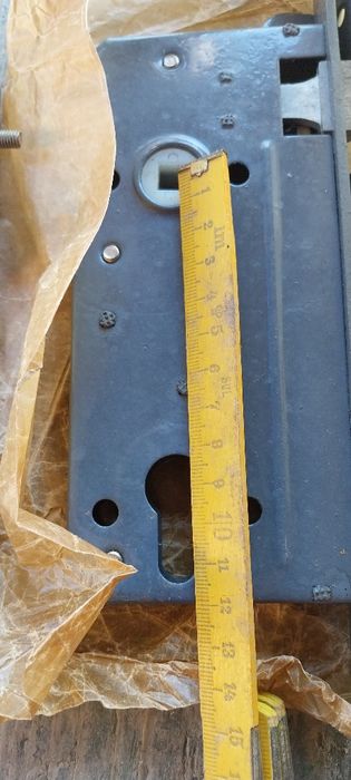 Брави и шилдове. Нови. 6 броя.