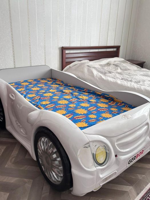 Продаётся детская кровать-машинка