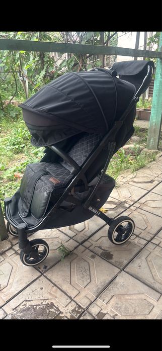 Продам прогулочную коляску в отличном состояний