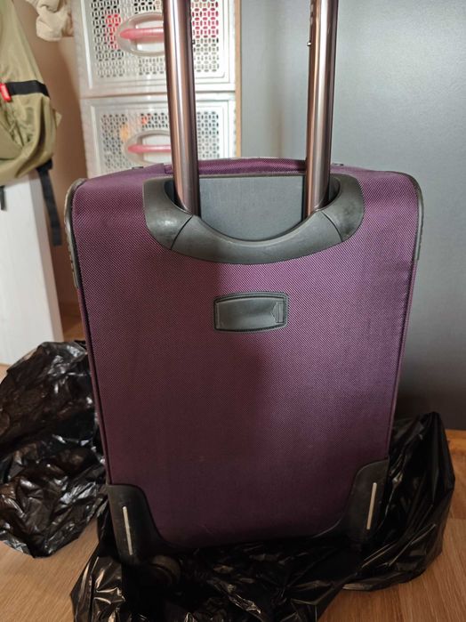 Продавам малък куфар Grand Ghepard