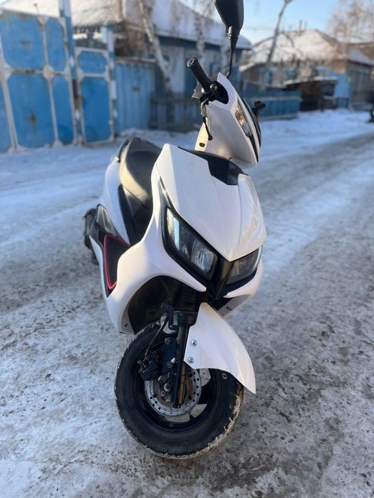 Продам скутер м8 125кубов