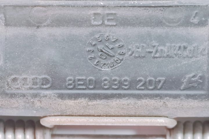 Maner Usa  exterioara 8E0839207 Audi A3 8P/8PA (facelift)