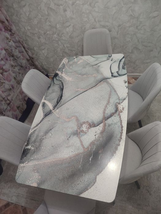 Продам стол новый