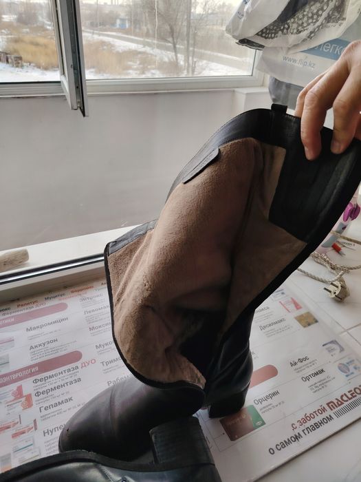 Ботинки чёрные 40 размера