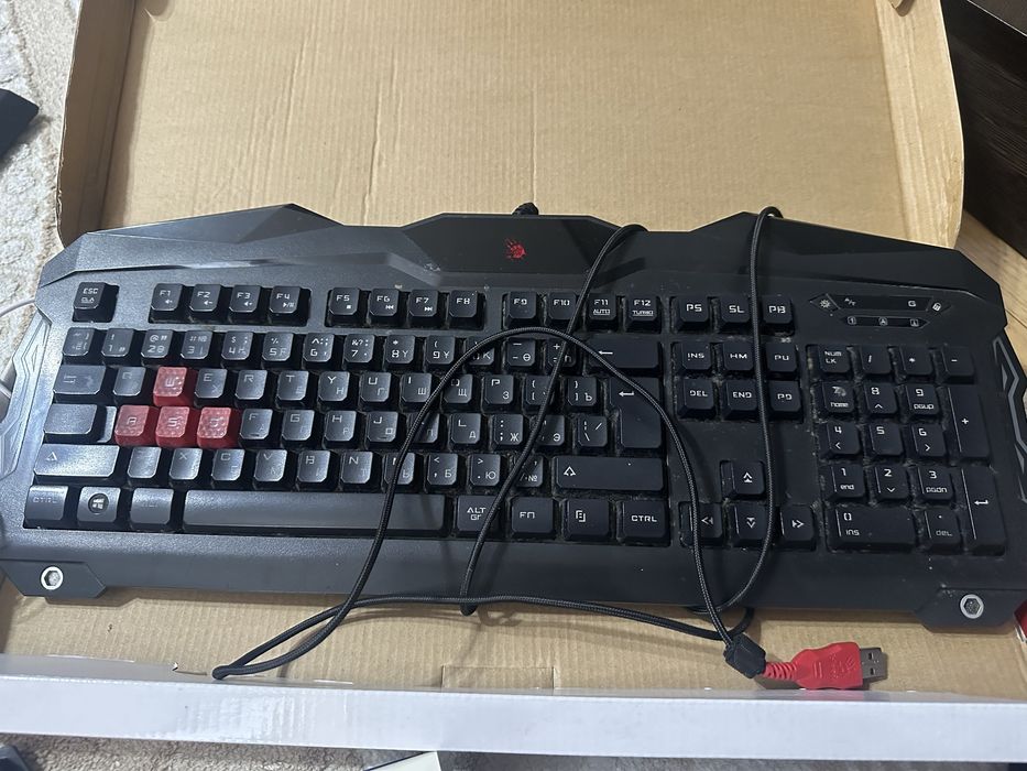 Продам игровые клавиатуры, мышки, коврик.