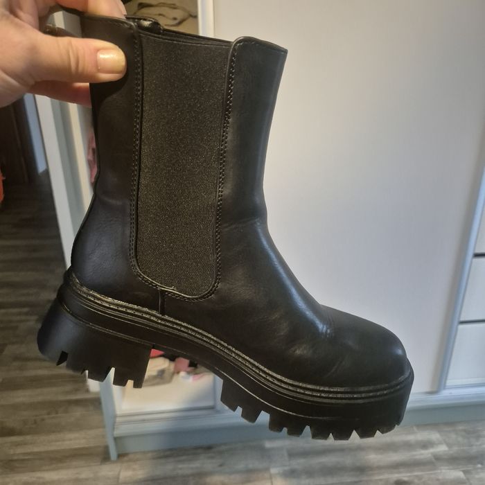 Ghete de piele noi