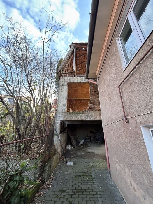 Ofer spre vanzare o prorietate unica, in cartierul Gruia