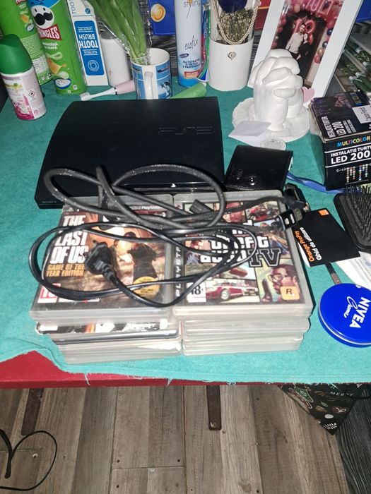 Descriere: Vând PlayStation 3 Slim împreună cu televizor LG și jocuri