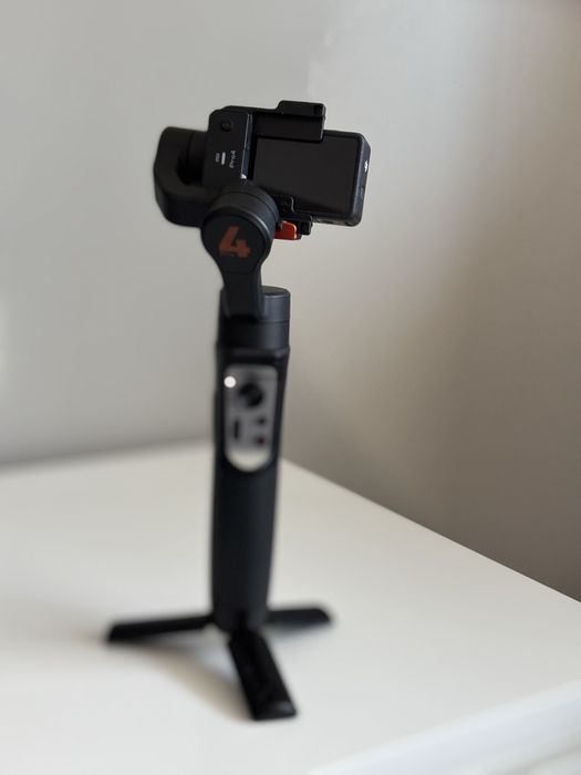 Stabilizator gimbal Bluetooth Hohem iSteady Pro 4 pentru camere de Actiune DJI Osmo Action 4 si 5 si GoPro