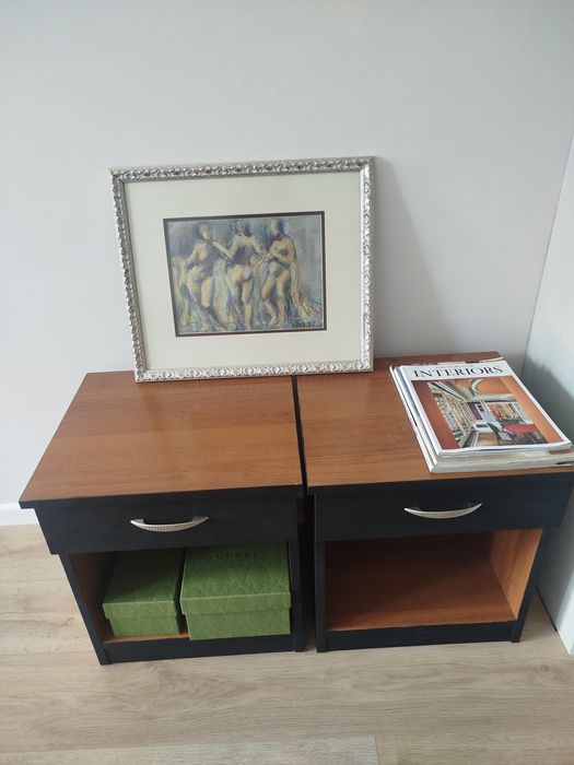 Две нощни шкафчета с чекмеджета