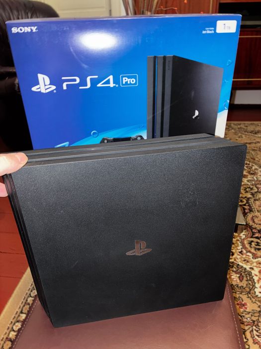 Consola Sony PlayStation 4 Pro + 4 controllere