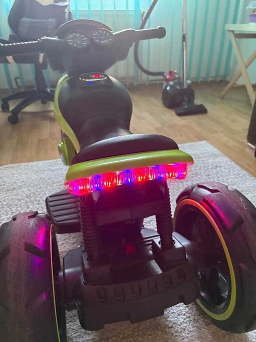 Vând motocicletă electrică pentru copii