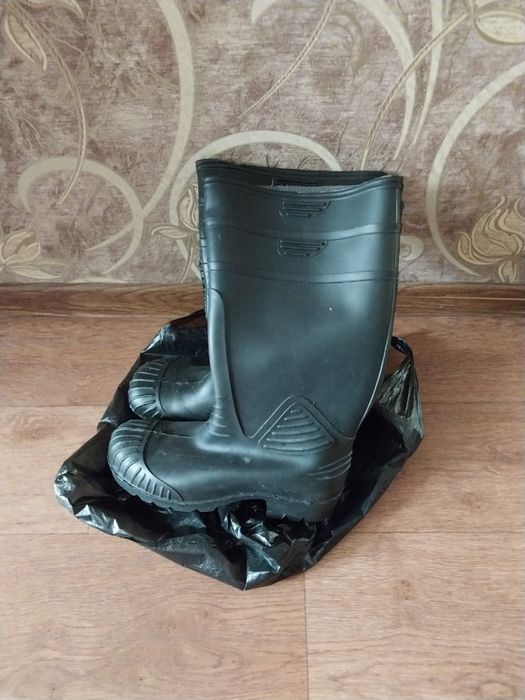 Продам сапоги резиновые