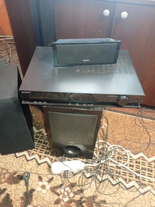 Продава се двд плеър домашно кино Сони моделDAVTZ715н о  сони