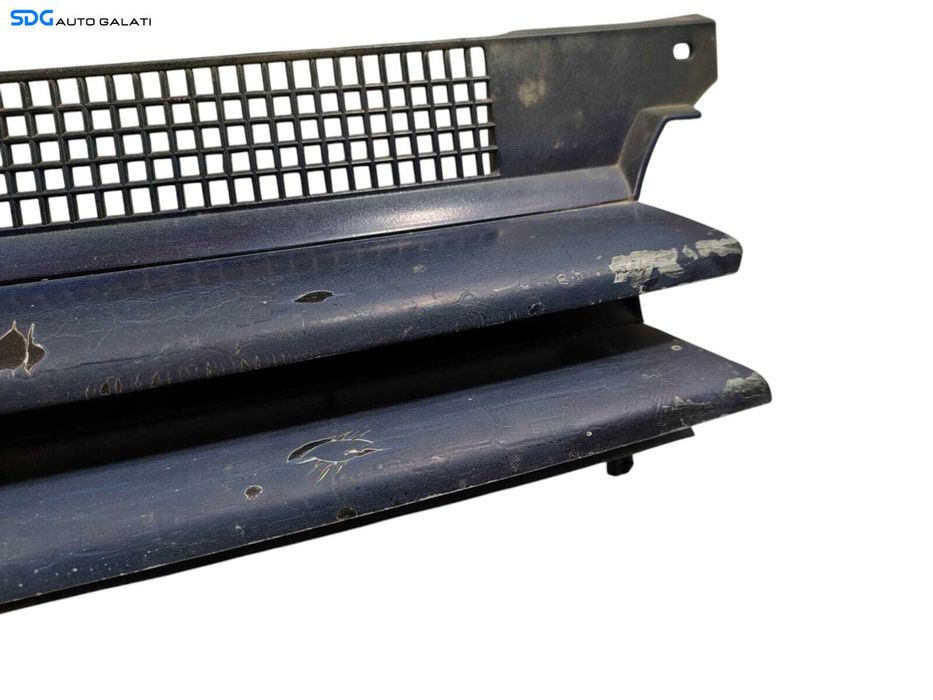 Grila cu Emblema Spoiler Bara Fata Volkswagen Golf 4 1998 - 2005 Cod 1J0853655G 1J0853651H (Fisuri) [L5202]