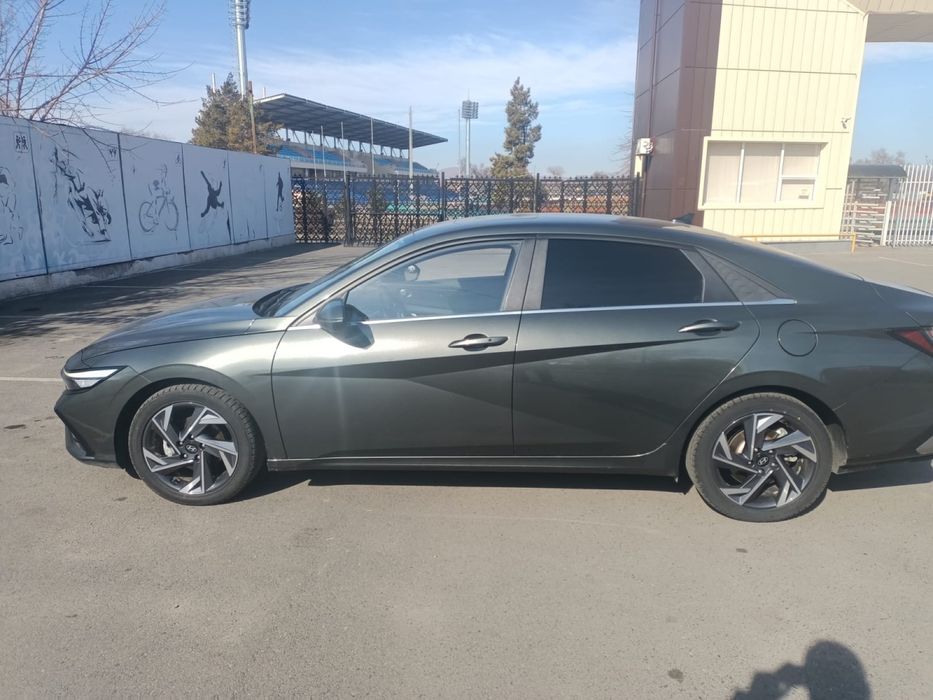 Hyundai Elantra 2023