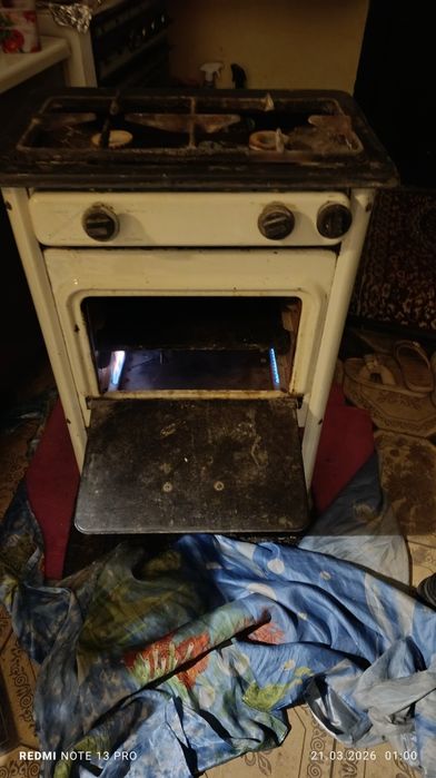 Срочно продаю газ плиту 3 кампоричний настолний работает отличный