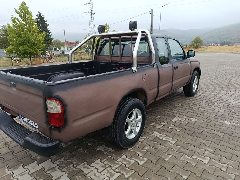 Toyota hilux 4x2         2,5dizel