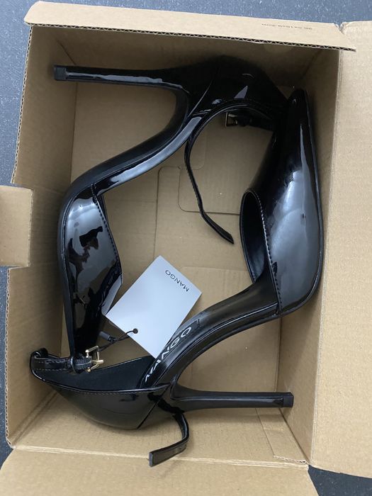 Pantofi Mango negri de lac