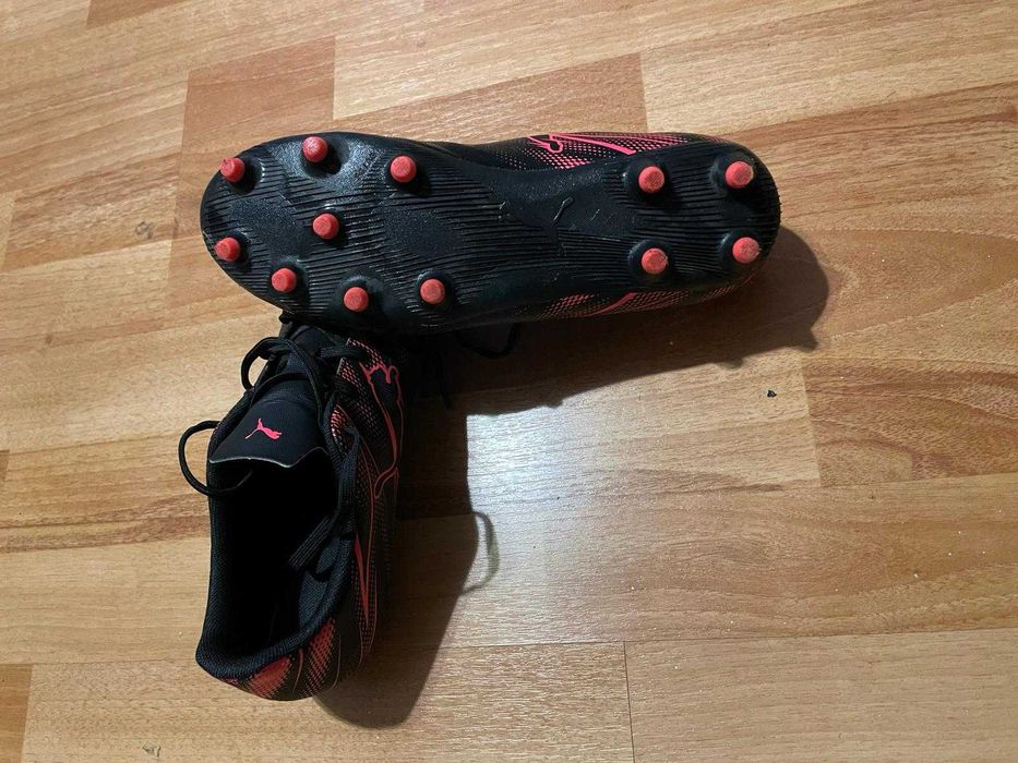 Ghete fotbal Puma Attacanto 38.5