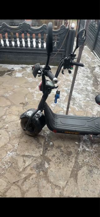 Vând scuter electric