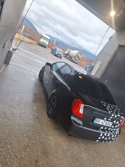 Vand sau schimb chevrolet lacetti