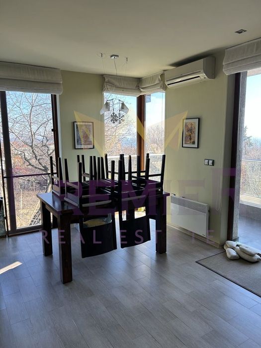 Дава се под наем Тристаен апартамент в Варна, Бриз - 116 кв.м за 586.5 € - Снимка #1