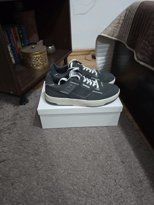 Adidași GUESS originali,ca noi,cu cutie,purtați  de cateva ori