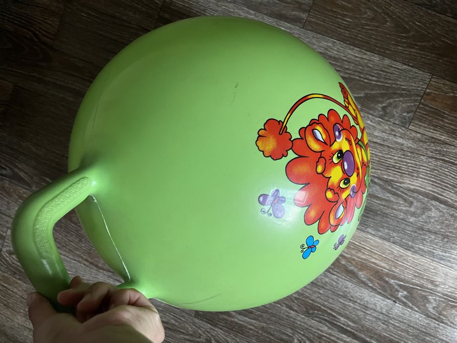 Продам детскую машинку и мяч