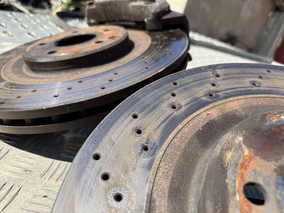 4 бутални AMG спирачки 345 мм свалени от Mercedes C55 AMG