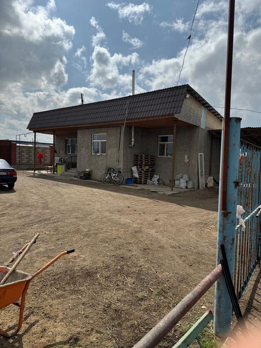 Турғын Уй ,мал кора  ,кен жеримен