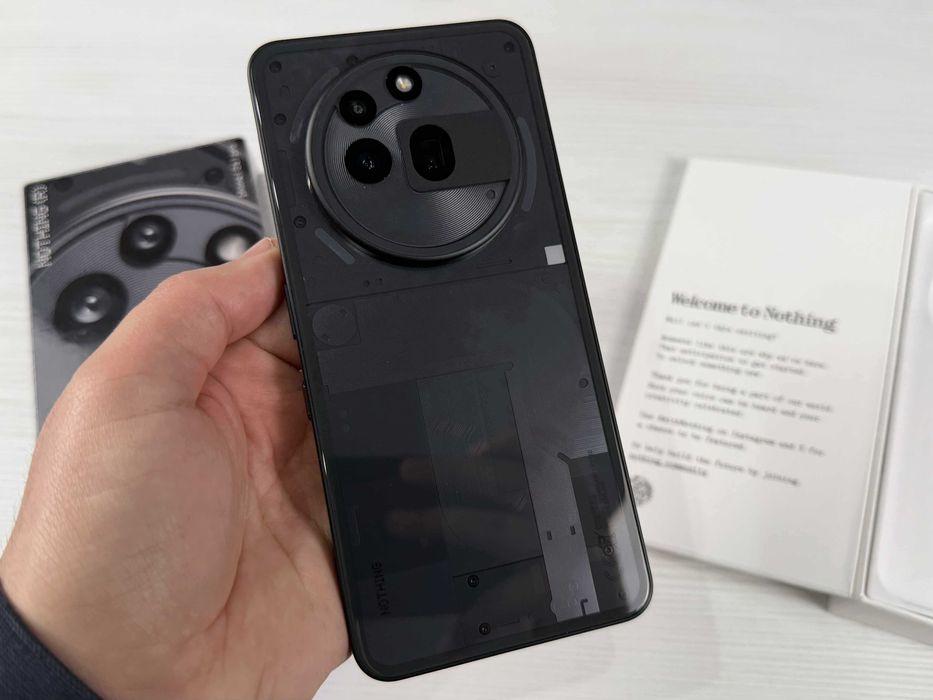 Nothing Phone (3a) Pro, NOU, 12GB RAM, 256GB stocare